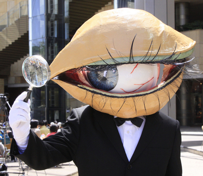 ゴールデンウイークの六本木ヒルズに巨大目玉が登場