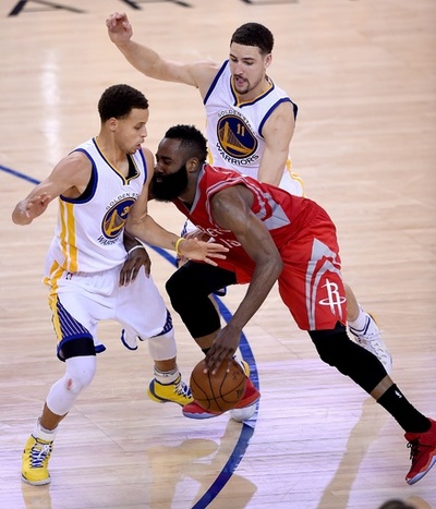 ウォリアーズが再び接戦を制す、2連勝でファイナルに前進