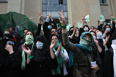 イラン・テヘランで大学生を中心とした反政府デモ、警官隊と衝突