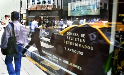 23階から飛び降り、タクシーの屋根で一命を取り留め