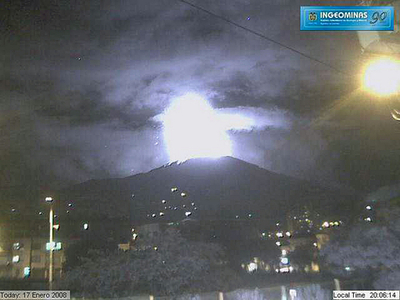 南米コロンビア・ガレラス山が噴火、8000人が避難