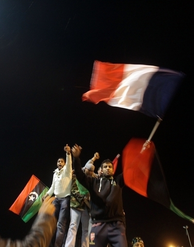 安保理、リビア決議を採択 カダフィ軍への空爆も認める