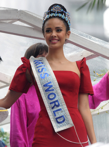 フィリピン初のミス・ワールド、ミーガン・ヤングさんが母国凱旋