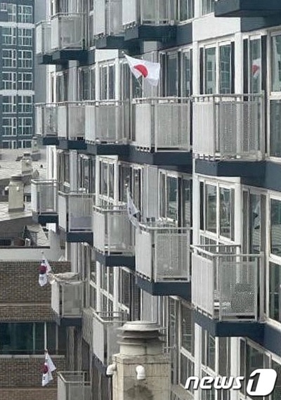 韓国で対日感情が敏感な日に自宅に「日の丸」……猛抗議を受けたその住民の言い分