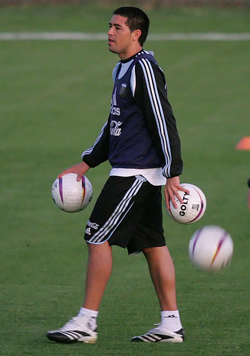 リケルメ ボカ・ジュニアーズ復帰に合意