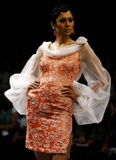 ＜08/09年秋冬インド・ファッションウィーク＞Manav Gangwaniら、新作発表