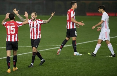 レアルがスーパー杯敗退 ビルバオがバルサ待つ決勝へ