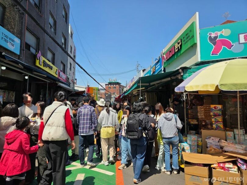 4日午前、ソウル市鍾路区昌信洞の玩具街(c)MONEYTODAY