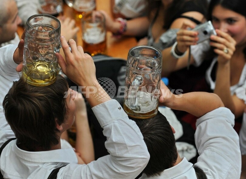 独ビールの祭典が快適に、強力バイオ消臭液登場