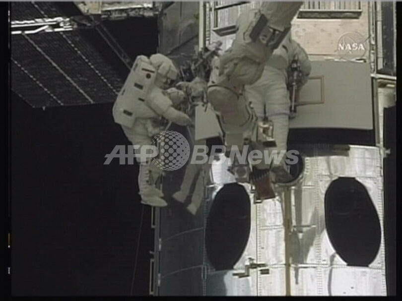 ハッブル宇宙望遠鏡、新型カメラへの交換に成功