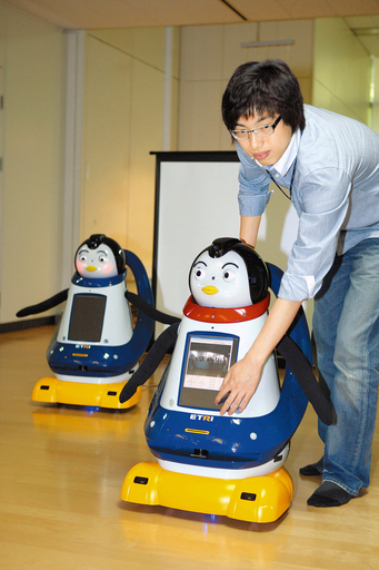 ペンギン　ロボット LOVOTウェア』のアニマルラインに「ペンギン」がついに仲間入り
