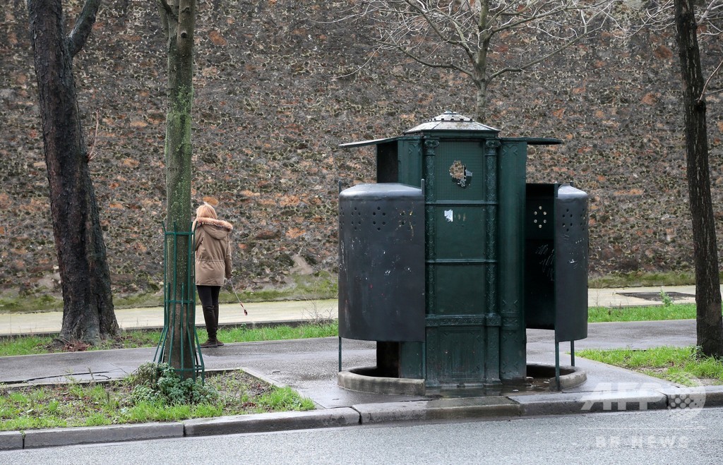 用途はいろいろ？ 歴史あるパリの男性用公衆トイレ 写真2枚 国際ニュース：AFPBB News