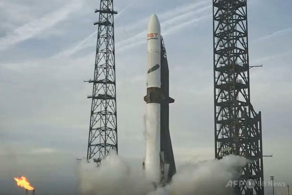 ブルー・オリジン、再利用ブースター使用のロケット初打ち上げに成功