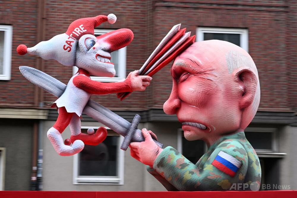 ロシア、プーチン氏風刺したドイツの山車アーティストに拘禁8年6月 報道