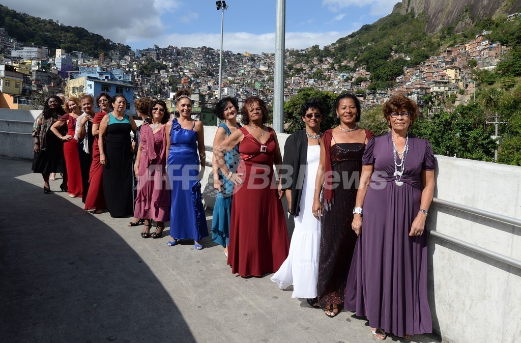 貧しくてもおしゃれに ブラジルで地元女性たちがファッションショー開催 写真10枚 マリ クレール スタイル Marie Claire Style 貧しくてもおしゃれに ブラジルで地元女性たちがファッションショー開催 写真10枚 マリ クレール スタイル Marie Claire Style