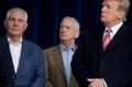 米メリーランド州にある大統領専用の別荘キャンプデービッドで、共和党議員や閣僚らとの会合に際し発言に立つドナルド・トランプ米大統領（2018年1月6日撮影）。(c)AFP PHOTO / SAUL LOEB