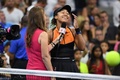 全米オープンテニス、女子シングルス3回戦。試合後のオンコートインタビューで笑顔を見せる大坂なおみ（2019年8月31日撮影）。(c)Emilee Chinn/Getty Images/AFP
