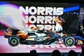 24F1第18戦シンガポールGP決勝。優勝を喜ぶマクラーレンのランド・ノリス（2024年9月22日撮影）。(c)MOHD RASFAN/AFP