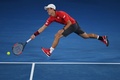 全豪オープンテニス、男子シングルス4回戦。ボールを追いかける錦織圭（2017年1月22日撮影）。(c)AFP/WILLIAM WEST