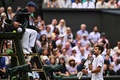 テニス、ウィンブルドン選手権、男子シングルス決勝。主審に抗議するノバク・ジョコビッチ（2023年7月16日撮影）。(c)Glyn KIRK / AFP