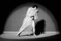 冷戦時代、フランス・パリの劇場でバレエを踊る、ロシアのボリショイ劇場のダンサー（1986年3月3日撮影、資料写真）。(c)JEAN-LOUP GAUTREAU / AFP