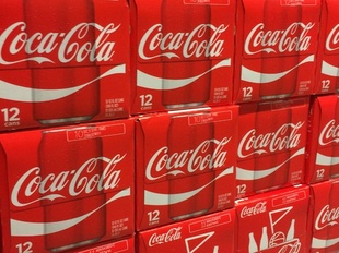 米コカ・コーラ、2030年までに包装材の100％リサイクル目指す