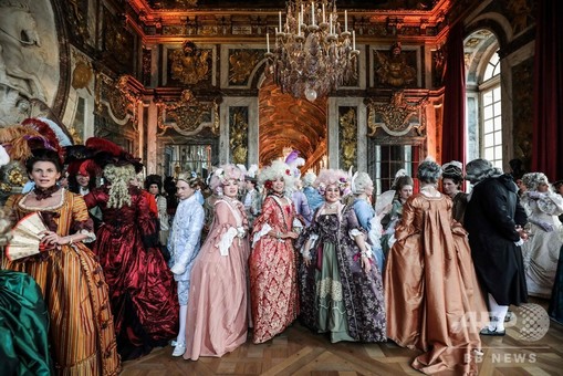 気分はバロック時代の貴婦人？ ベルサイユ宮殿で舞踏会 写真36枚 国際