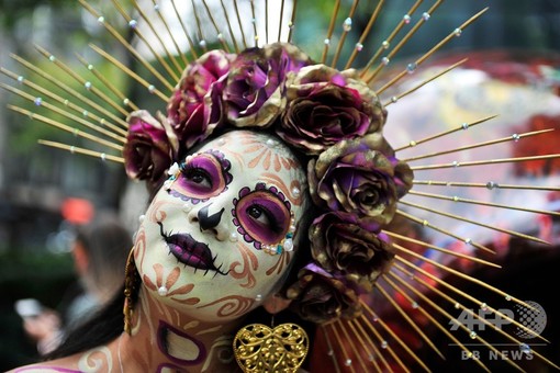 骸骨の貴婦人が通りを練り歩く 「死者の日」控え メキシコ 写真26枚