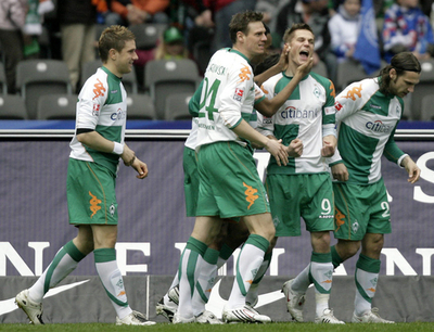 ブレーメン アウェーでヘルタ破る