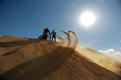 マダガスカルのサファイア・ハンターたち、「一獲千金」という呪い