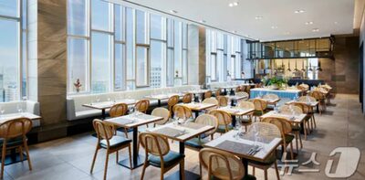 韓国の消費者が両にらみ…高級ホテルの高価「かき氷」 vs お手ごろ「バイキング」