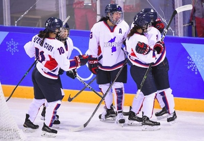 五輪を終えた南北合同チーム、観客からはスタンディングオベーション