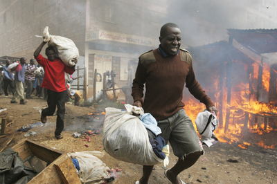 「呪いが怖い」、ケニアの略奪者が盗品返却