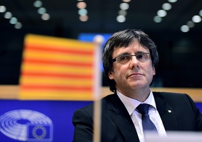 解任のカタルーニャ州首相がベルギー入り、弁護士と接触 亡命検討か