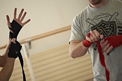 フランス、格闘技教室がイスラム過激派の「温床」に？