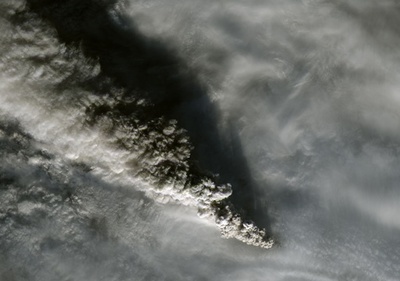 米アラスカのパブロフ山が噴火、小康状態も警戒