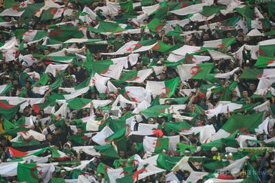 アルジェリアのサッカースタジアムで群衆事故、1人死亡