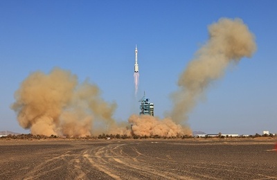 中国有人宇宙船「神舟17号」 打ち上げに成功