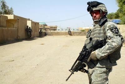 イラク駐留米軍、武装集団指揮官を拘束