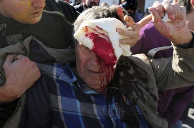 ギリシャ、緊縮策を採択 大規模抗議デモで1人死亡