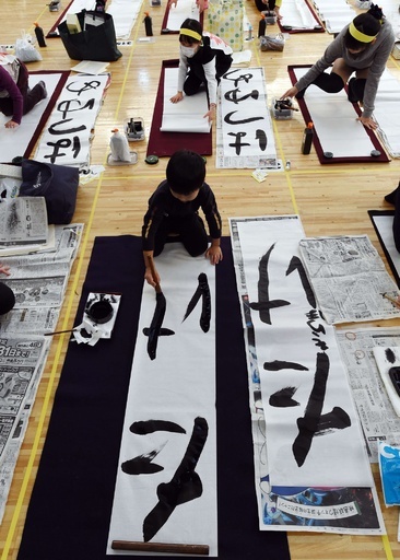 武道館で書き初め大会、3150人参加