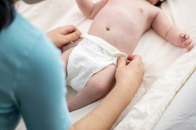 乳児休憩室で赤ちゃんのオムツ替えた父親に「変態」…韓国・母親の一言に非難殺到