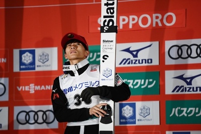 佐藤幸椰が2勝目、小林陵侑は失速15位 ジャンプW杯