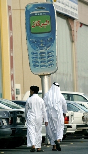 世界のネット利用者20億人、ケータイ契約数は50億件に