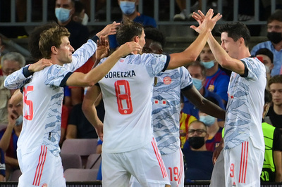 バイエルンがバルサに再び完勝 レワンドフスキ2得点 欧州CL