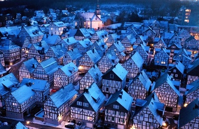 ドイツの寒空、木組みの家並み