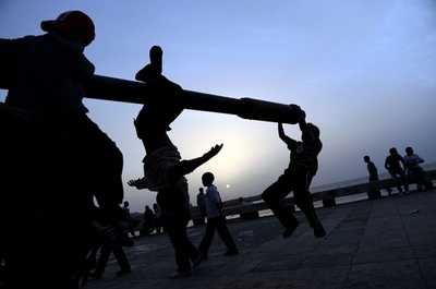 リビア首相が停戦用意か、英紙報道