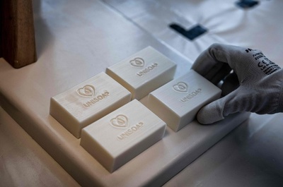 ホテルの使用済みせっけんをリサイクル、仏リヨンでの取り組み 