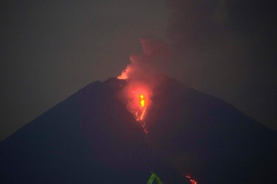 スメル山噴火、500人が一時避難 インドネシア・ジャワ島