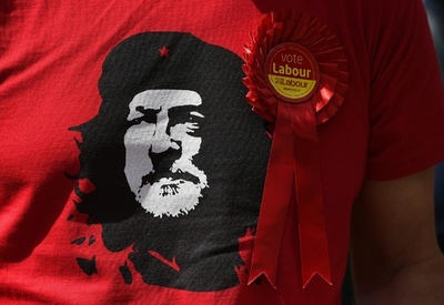 英総選挙、労働党コービン党首をチェ・ゲバラに見立てる支持者も